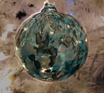 Beginner Glass Blowing Workshop: Create Your Own Christmas Ornaments (4)