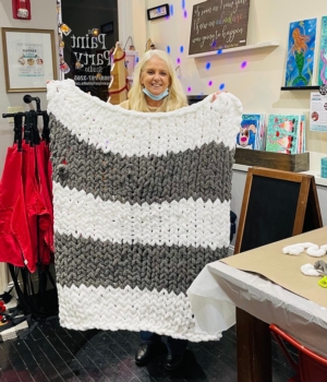 Cozy Knit Chunky Blanket and holiday cheer!